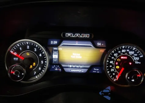 2019 Ram 1500 Big Horn/Lone Star 4X4 6'4 Box z USA, uszkodzony, nr VIN 1C6SRFBT2KN680747